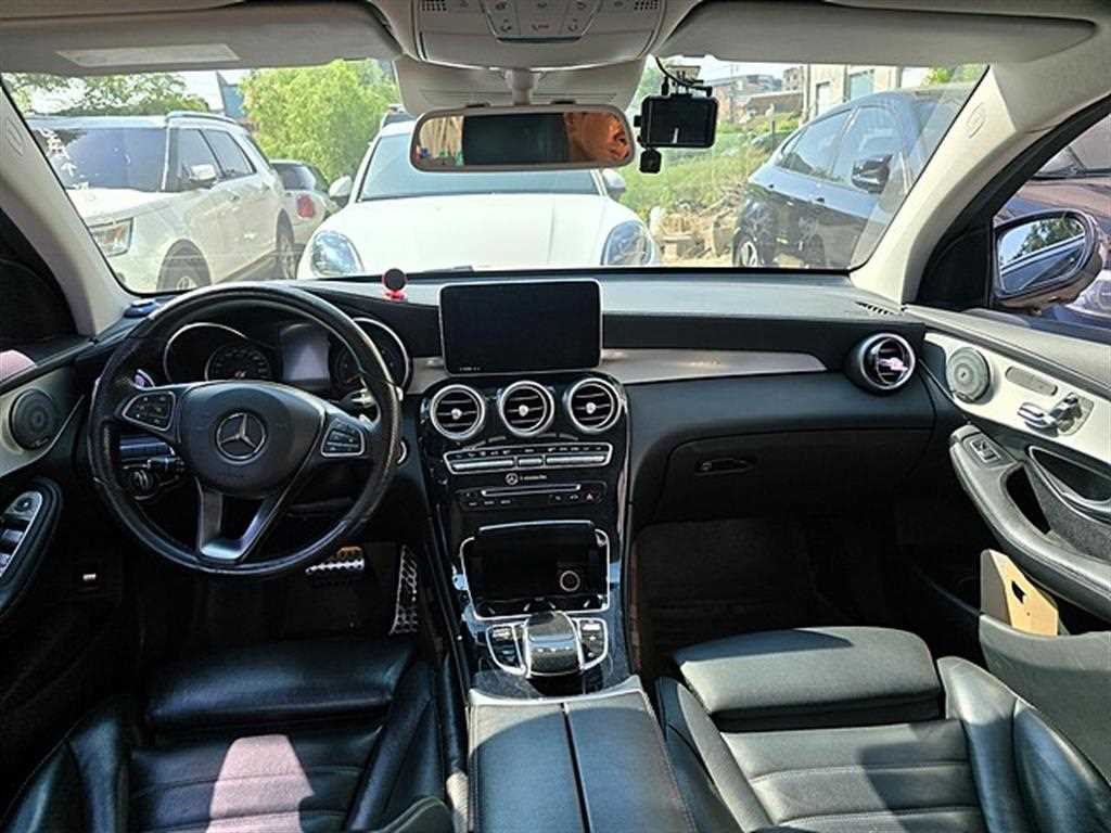 Mercedes Benz GLC Class - Vista 6