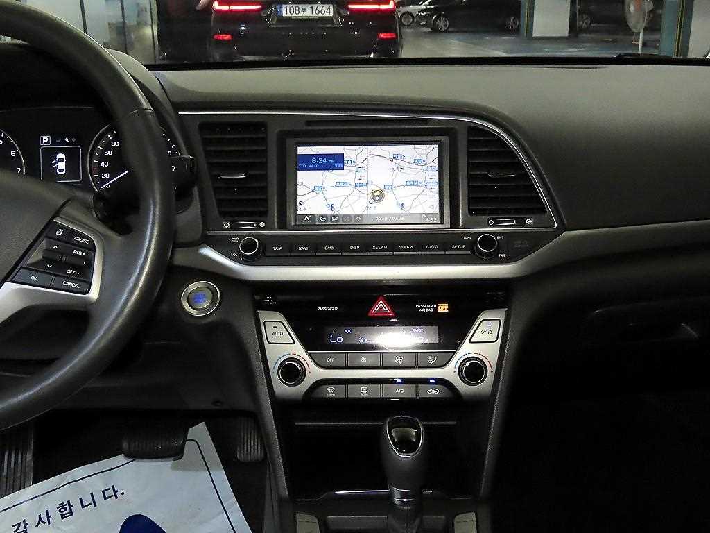 HYUNDAI Avante - Vista 11