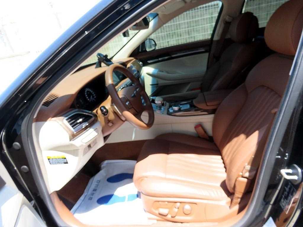 Genesis G90 - Vista 8