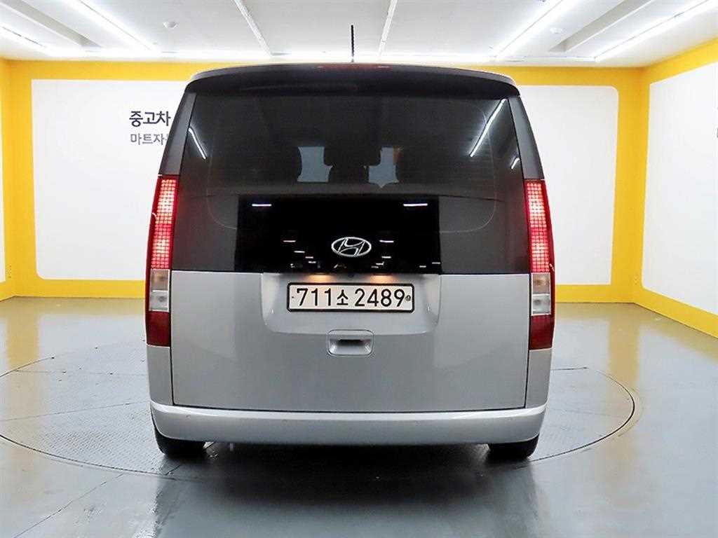 HYUNDAI Staria - Vista 3