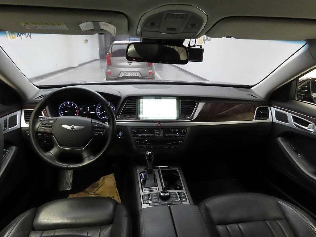 HYUNDAI Genesis - Vista 7