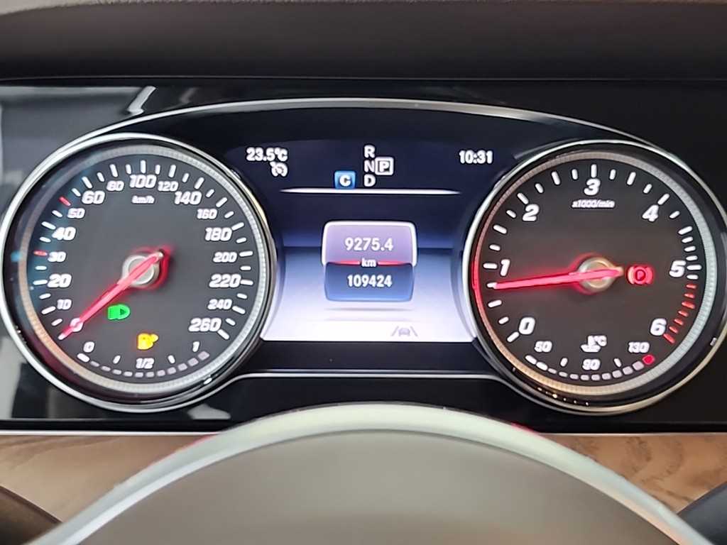 Mercedes Benz E class - Vista 6