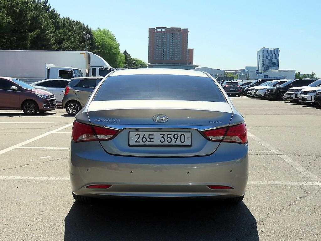 HYUNDAI Sonata - Vista 3