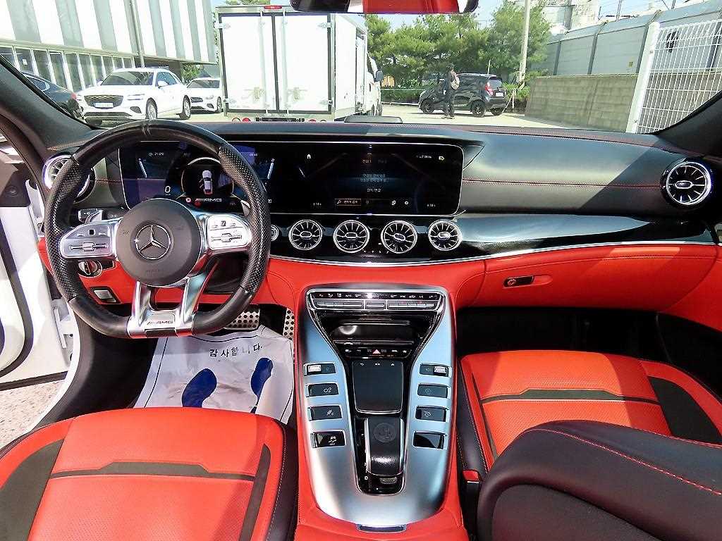 Mercedes Benz AMG GT - Vista 7
