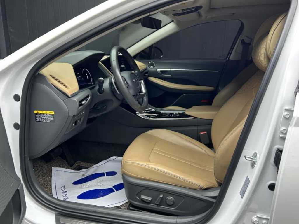 HYUNDAI Sonata - Vista 6