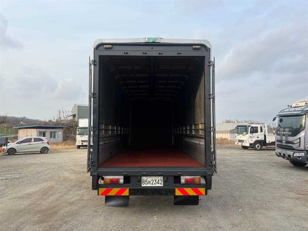 medium and large cargo truck - Vista 7