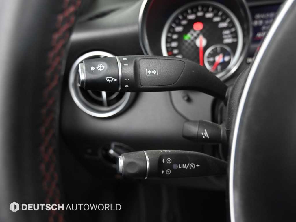 Mercedes Benz SLC Class - Vista 12