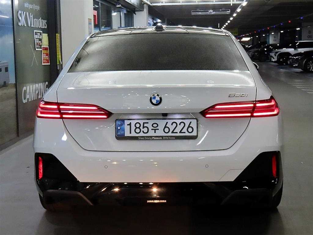 BMW 5 Series - Vista 5