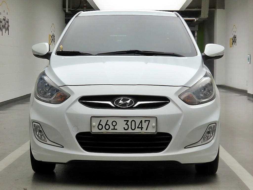 HYUNDAI Accent 2014 Blanco - Importación desde Corea - HF Imports Iquique - Foto 1