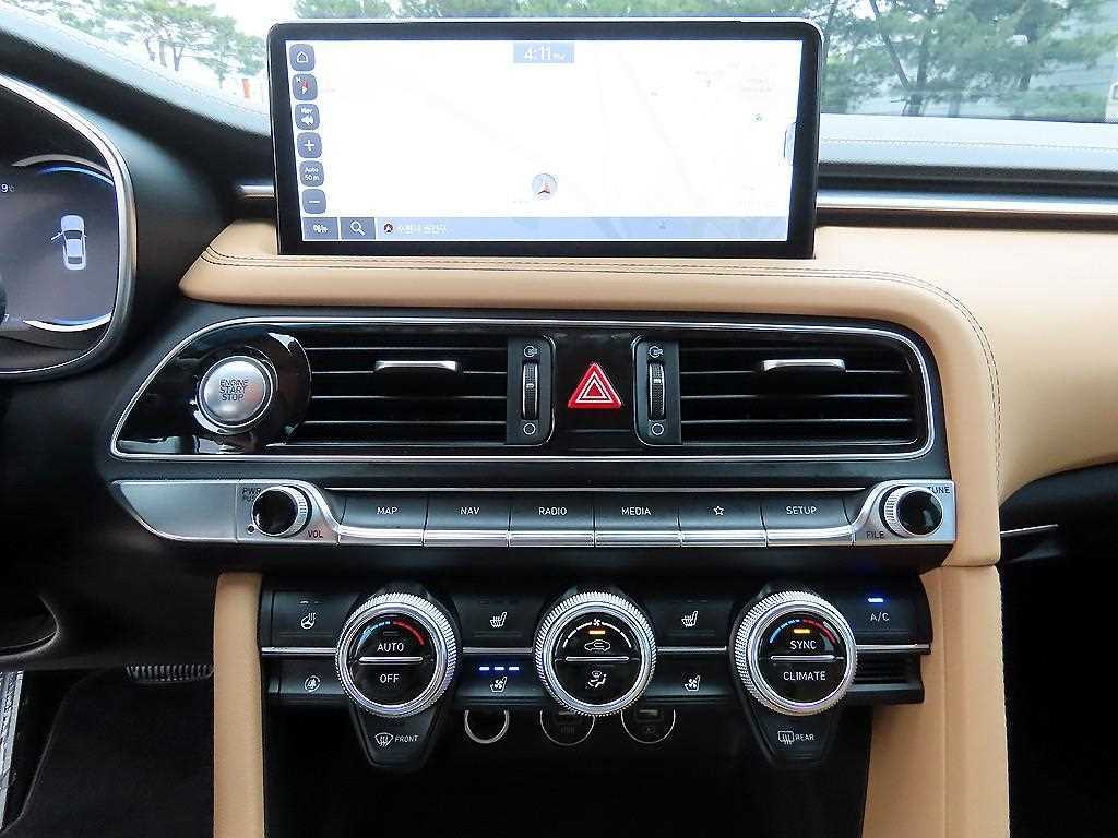 Genesis G70 - Vista 12
