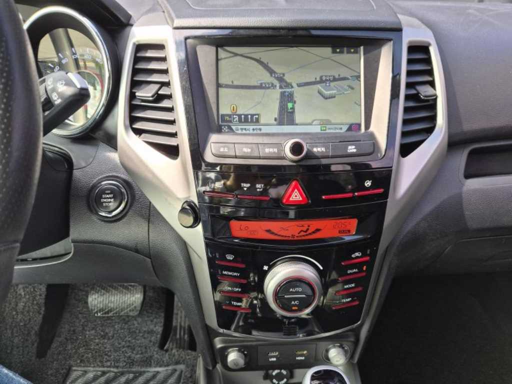 Ssangyong Tivoli - Vista 10