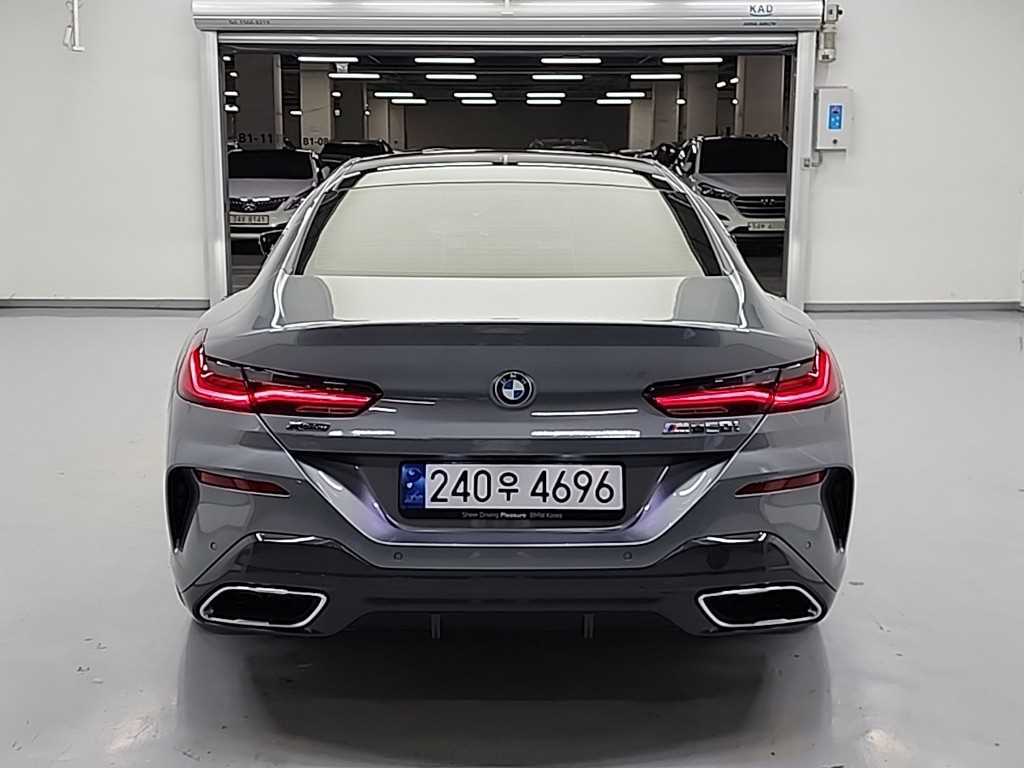 BMW 8 Series - Vista 3