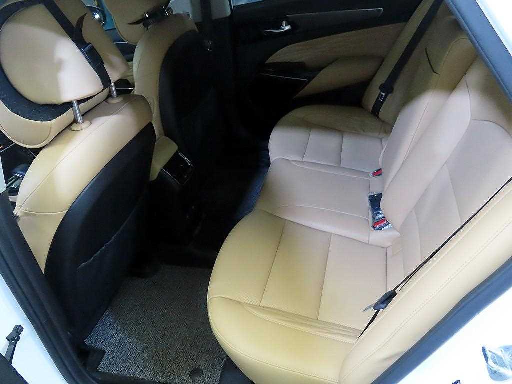 KIA K7 - Vista 7
