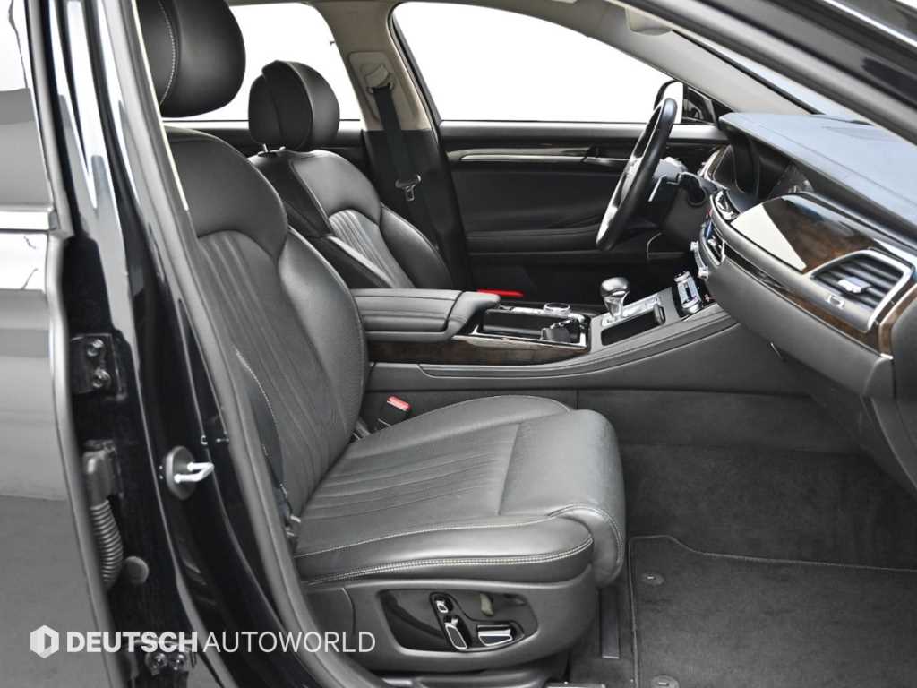 Genesis G90 - Vista 10