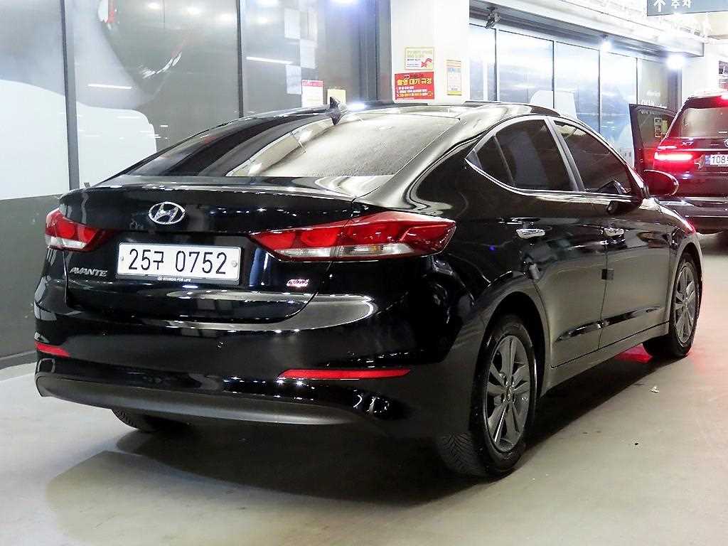 HYUNDAI Avante - Vista 4