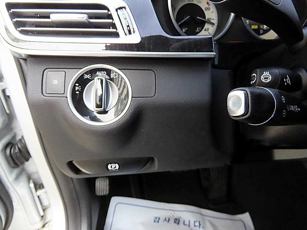 Mercedes Benz E class - Vista 12