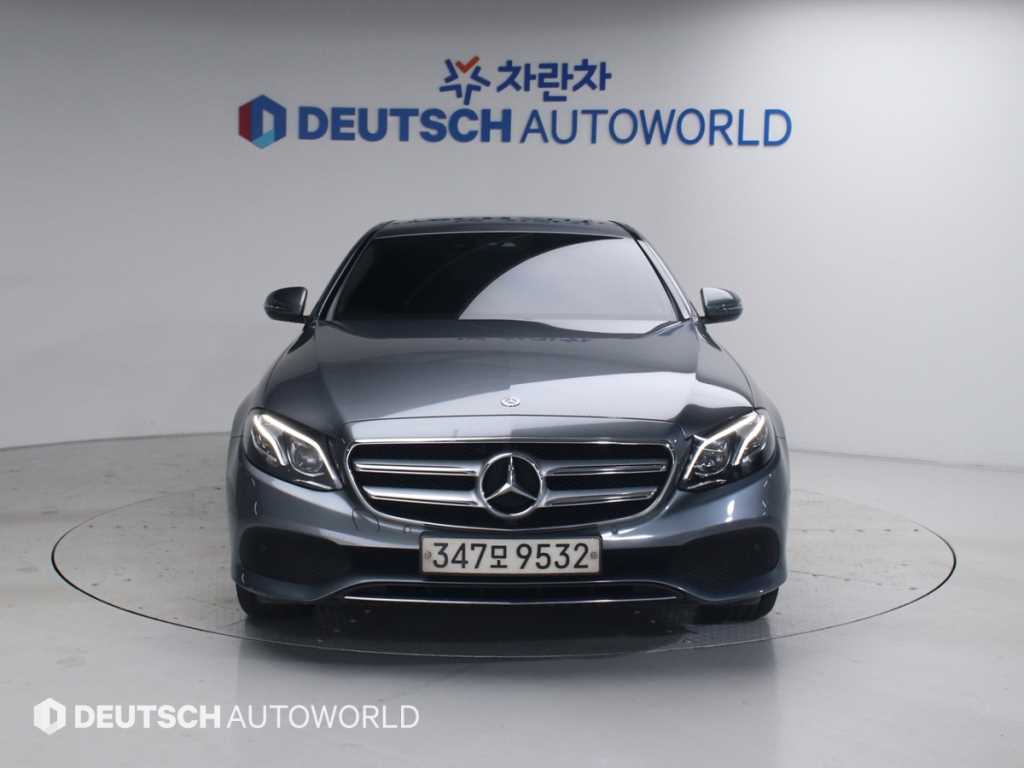 Mercedes Benz E class - Vista 3