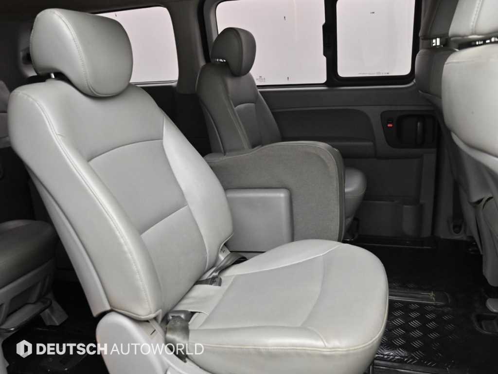 HYUNDAI Starex - Vista 12