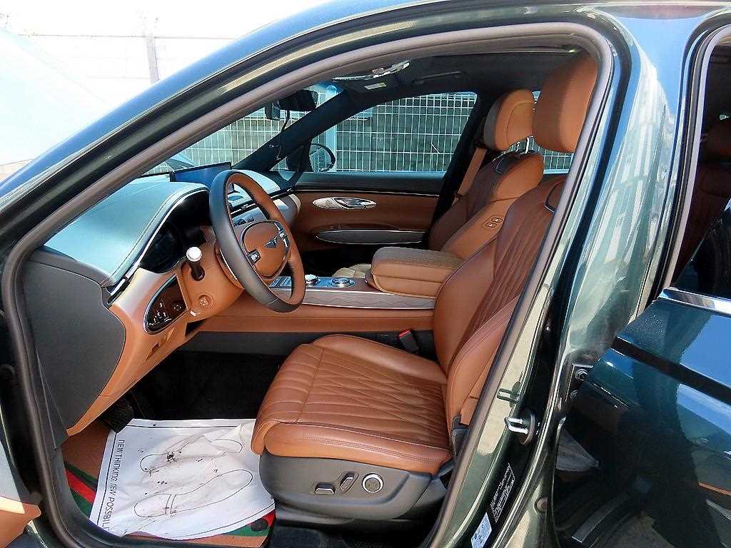Genesis GV70 - Vista 5