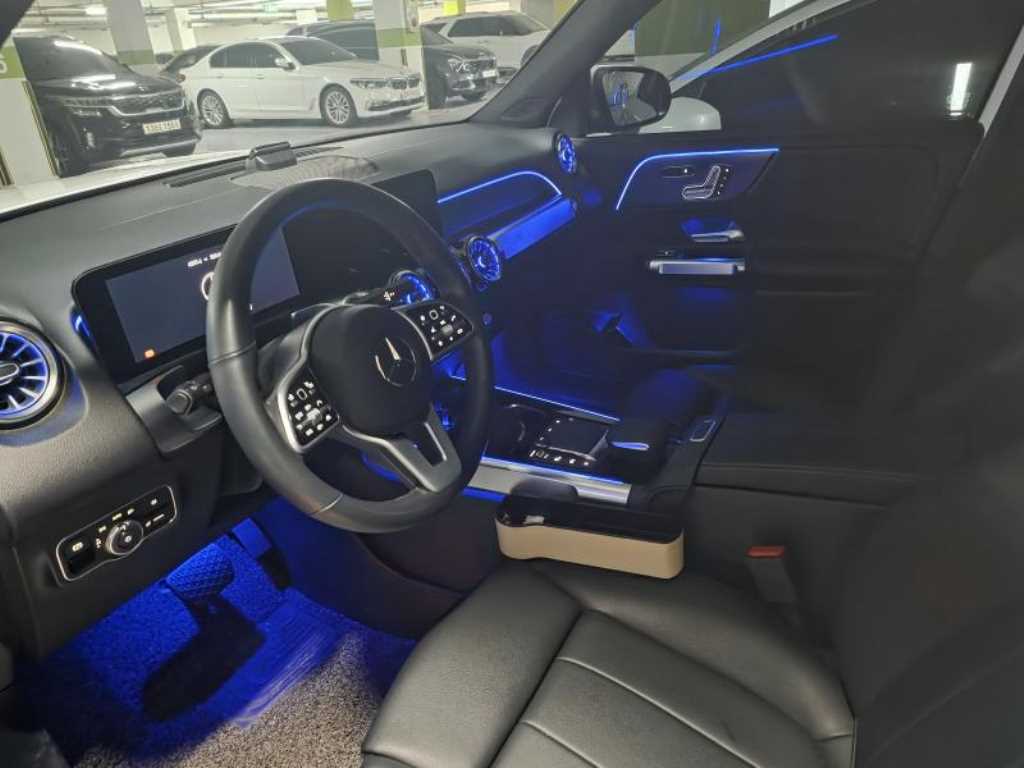 Mercedes Benz GLB Class - Vista 8