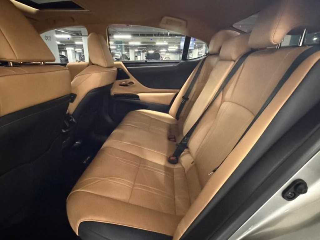 Lexus ES - Vista 7