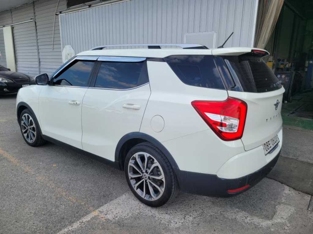 Ssangyong Tivoli - Vista 5