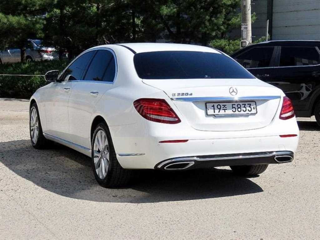 Mercedes Benz E class - Vista 3