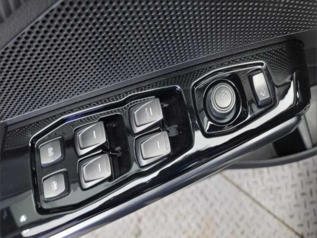 Ssangyong Tivoli - Vista 8