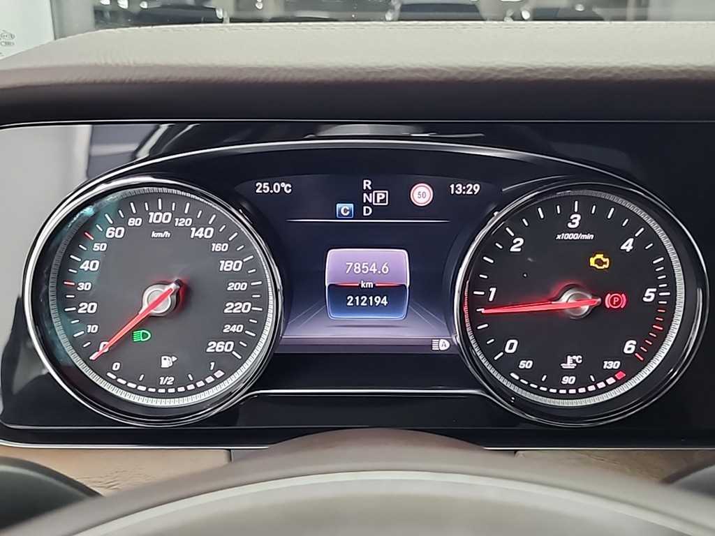 Mercedes Benz E class - Vista 6