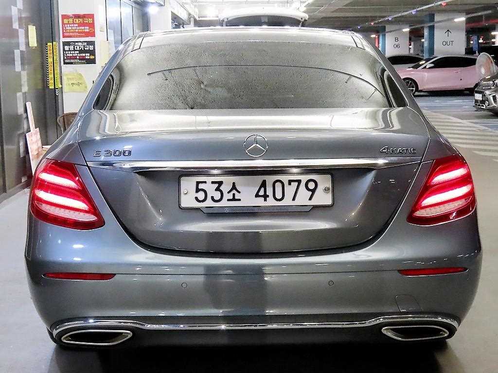 Mercedes Benz E class - Vista 5