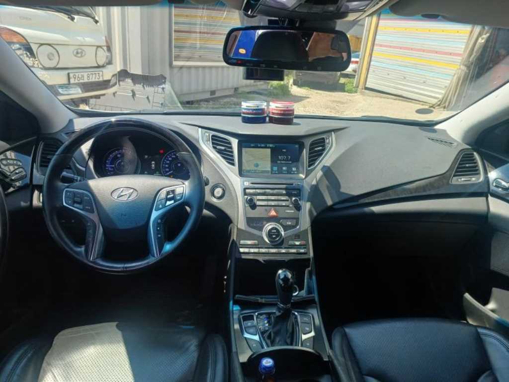 HYUNDAI Grandeur - Vista 7