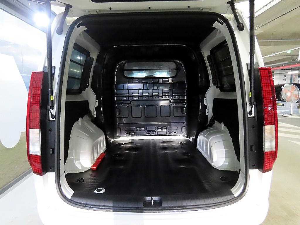 HYUNDAI Staria 2024 Blanco - Importación desde Corea - HF Imports Iquique - Foto 17