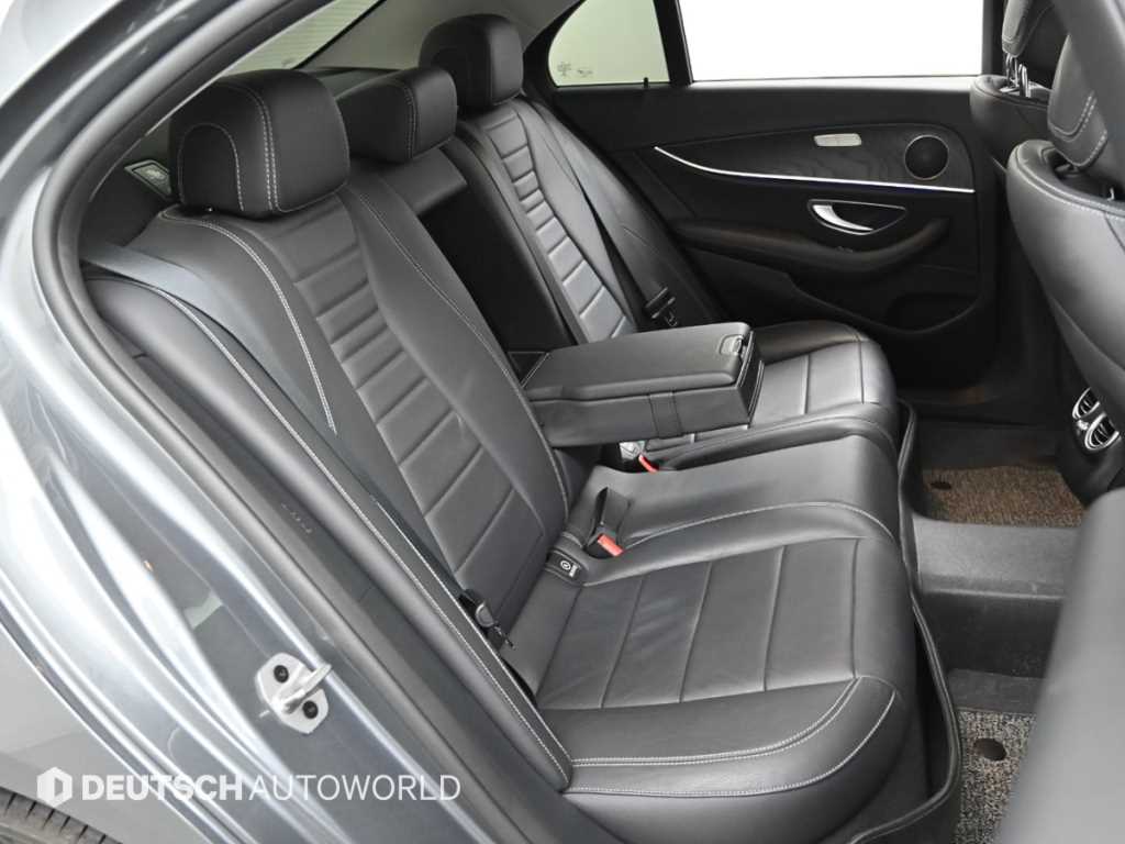 Mercedes Benz E class - Vista 12
