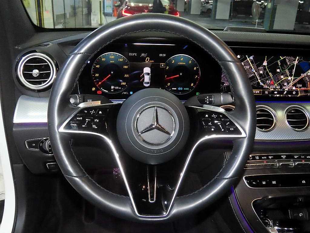 Mercedes Benz E class - Vista 8