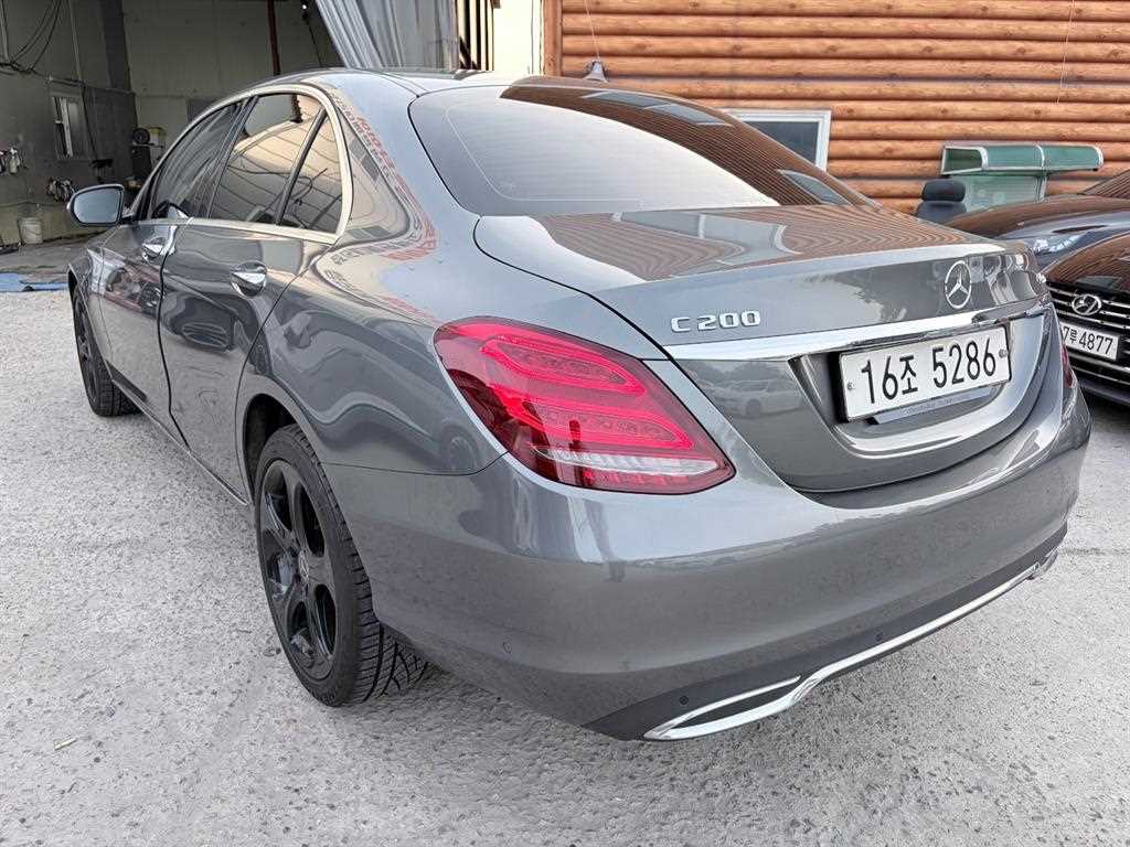 Mercedes Benz C Class - Vista 3