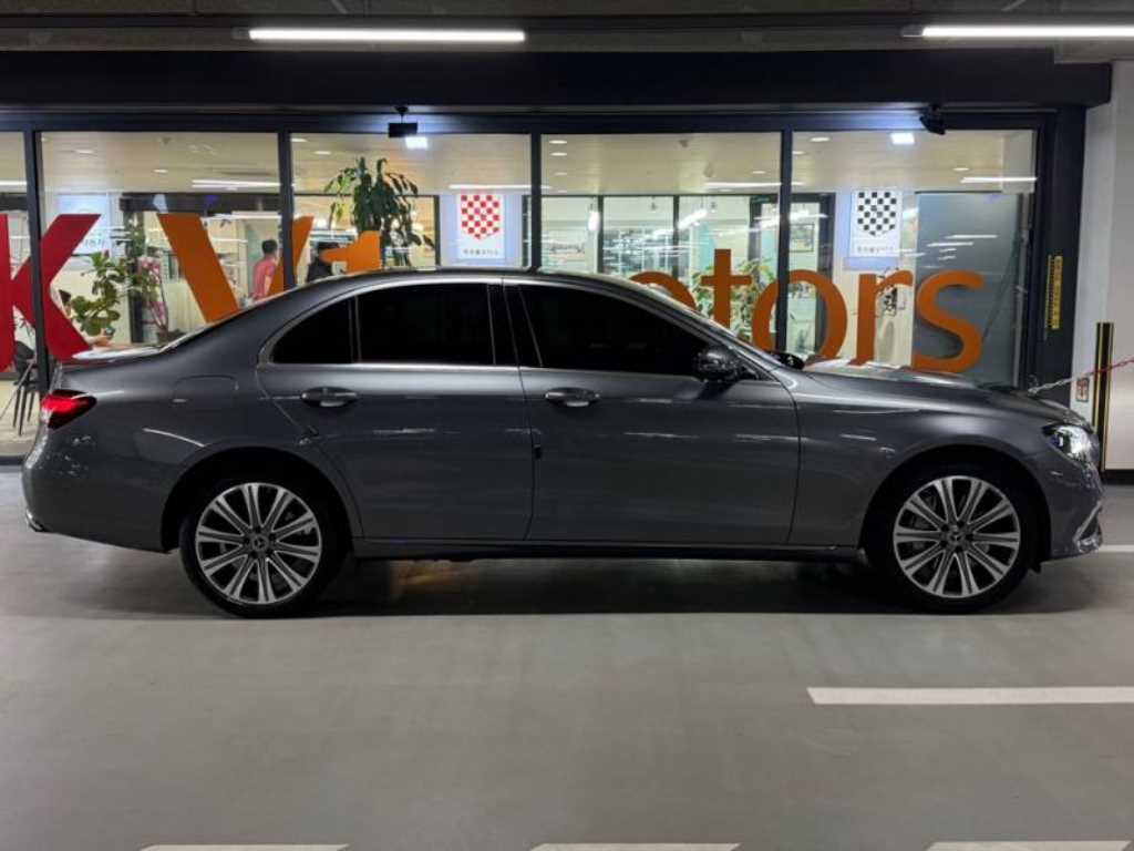 Mercedes Benz E class - Vista 3