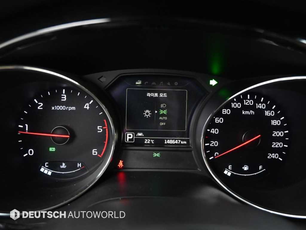KIA Carnival - Vista 8