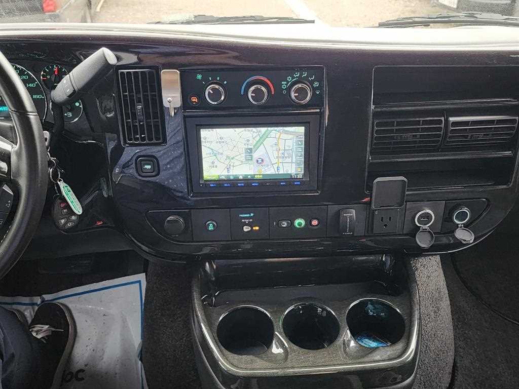 Chevrolet Express van 2017 Negro - Importación desde Corea - HF Imports Iquique - Foto 17