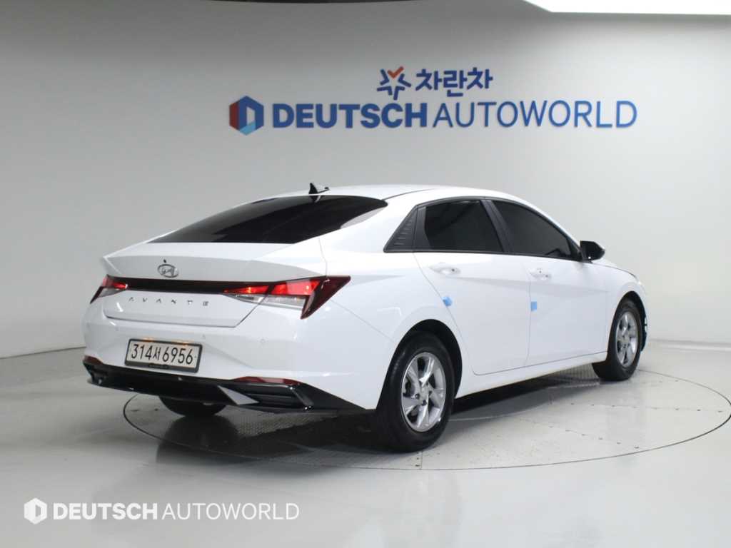 HYUNDAI Avante - Vista 4