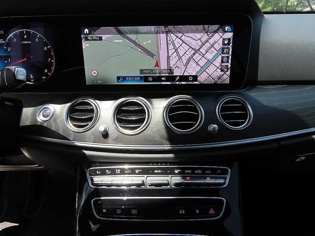 Mercedes Benz E class - Vista 12
