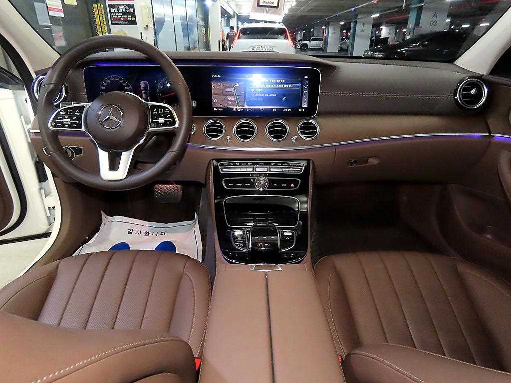 Mercedes Benz E class - Vista 10