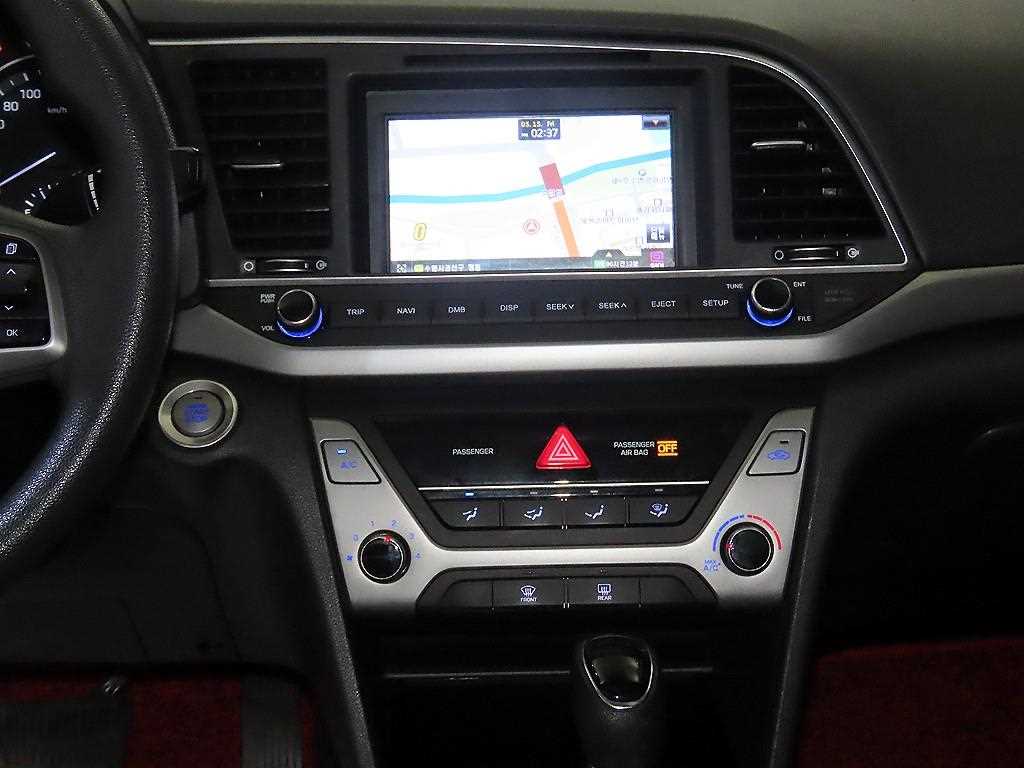 HYUNDAI Avante - Vista 11