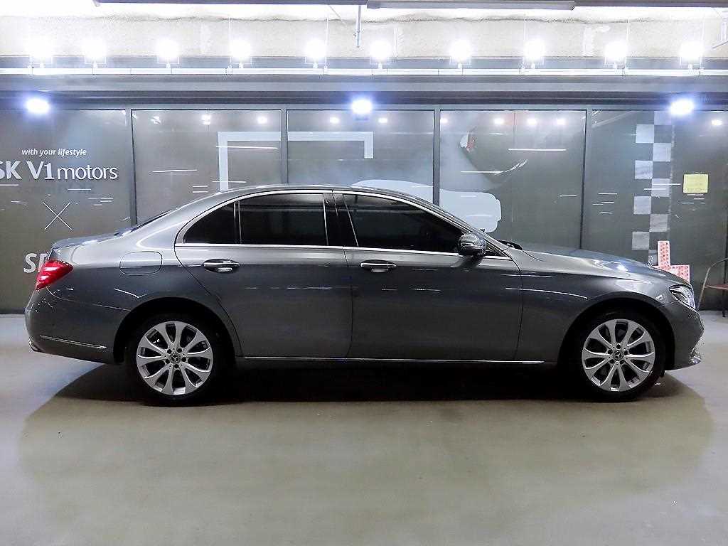 Mercedes Benz E class - Vista 3