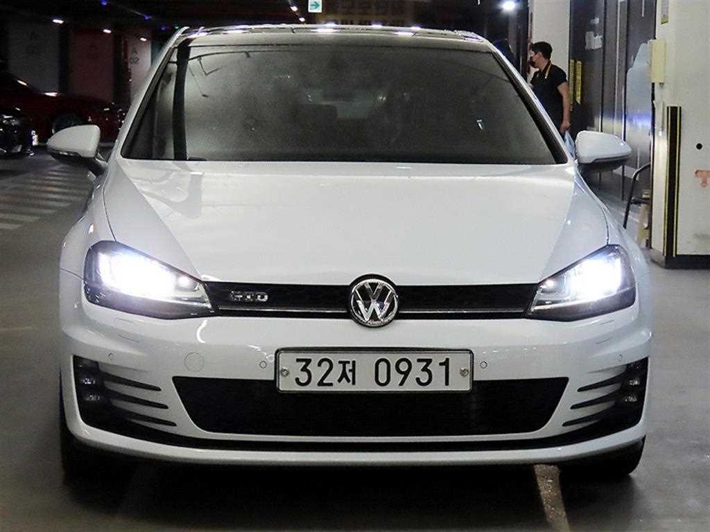 Volkswagen Golf - Vista 2