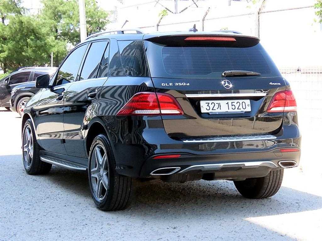 Mercedes Benz GLE Class - Vista 3