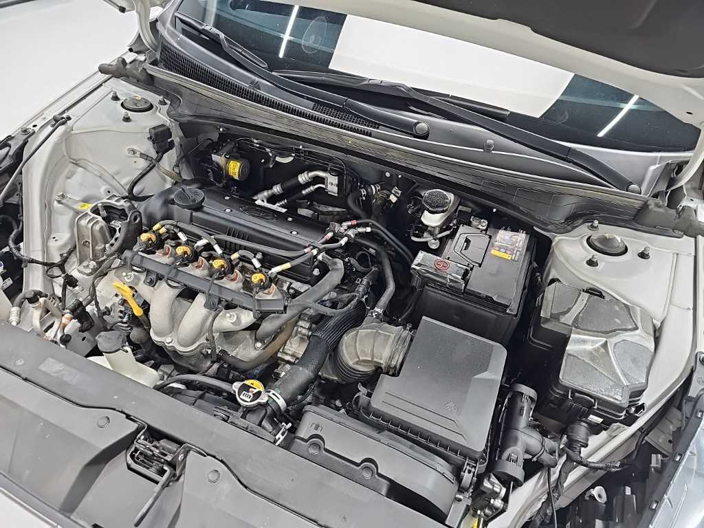 HYUNDAI Avante - Vista 5