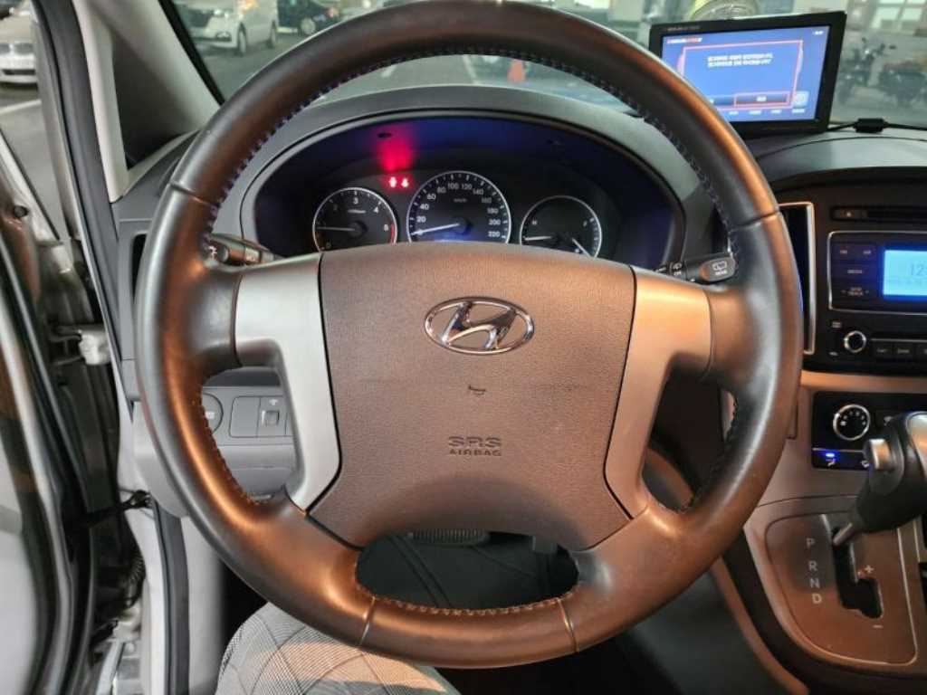 HYUNDAI Starex - Vista 9