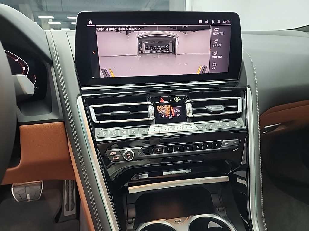 BMW 8 Series - Vista 10