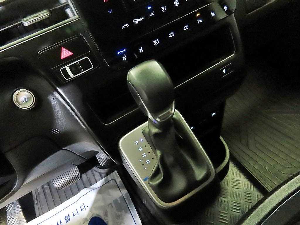 HYUNDAI Staria - Vista 12
