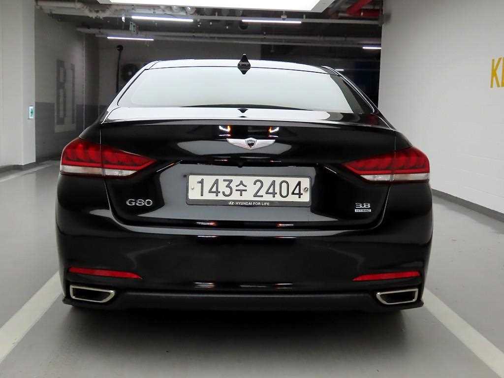 HYUNDAI Genesis - Vista 3